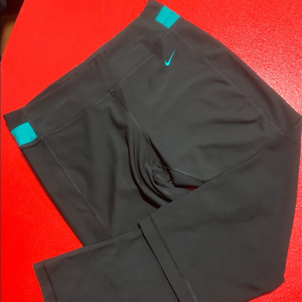 Nike Dri-Fit cropped workout pants black size S